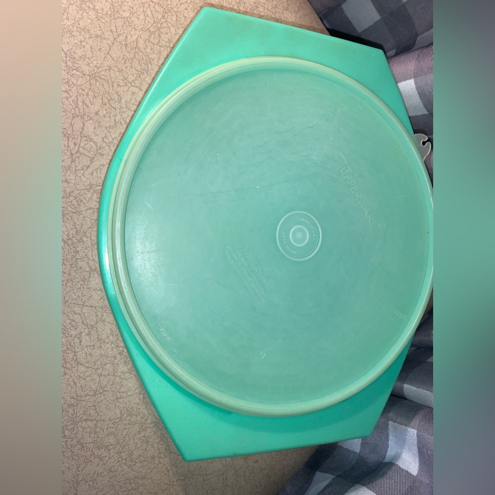 Lg Tupperware - Picture 4 of 6